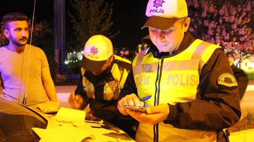 Trafik Ve Radar Uygulamasında 295 Ara&ccedil; Denetlendi