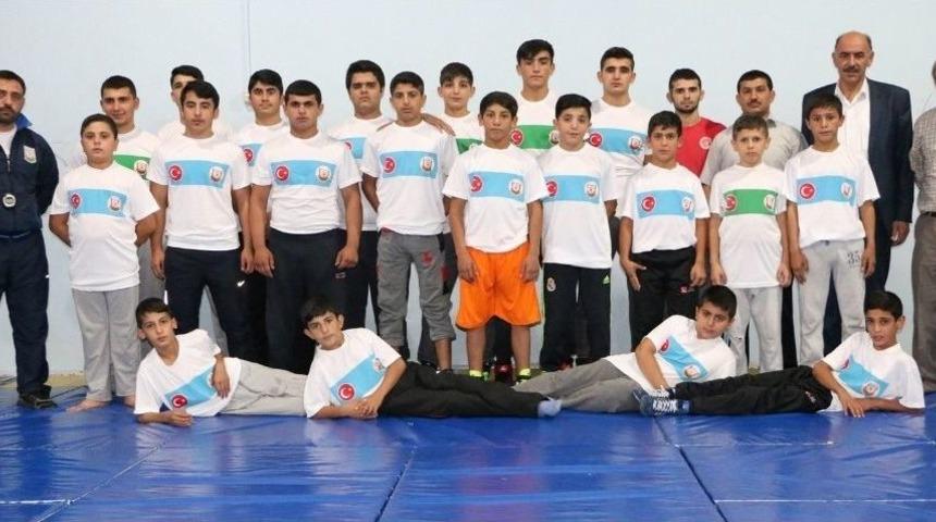 Şanlıurfalı G&uuml;reş&ccedil;iler Şampiyonadan Mutlu D&ouml;nd&uuml;