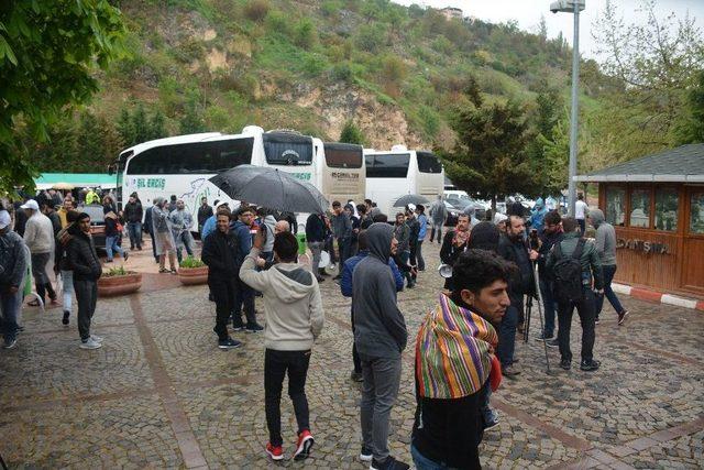 Bin Üniversite Öğrencisi Bilecik Şeyh Edebali Türbesinde