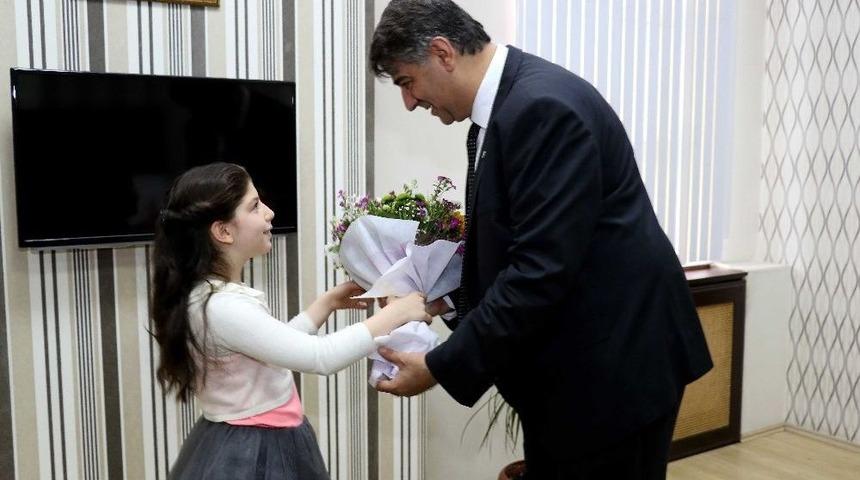 Rekt&ouml;r Polat, Koltuğunu Ceylin Yılmaz&rsquo;a Devretti