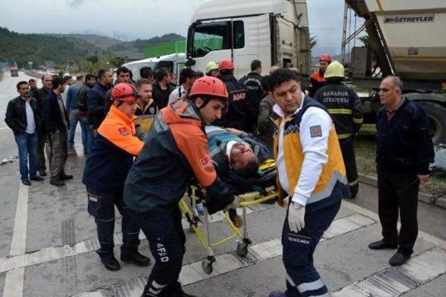 Karabük'te Tır Ve Kamyonet Çarpıştı: 1 Ölü, 3 Yaralı