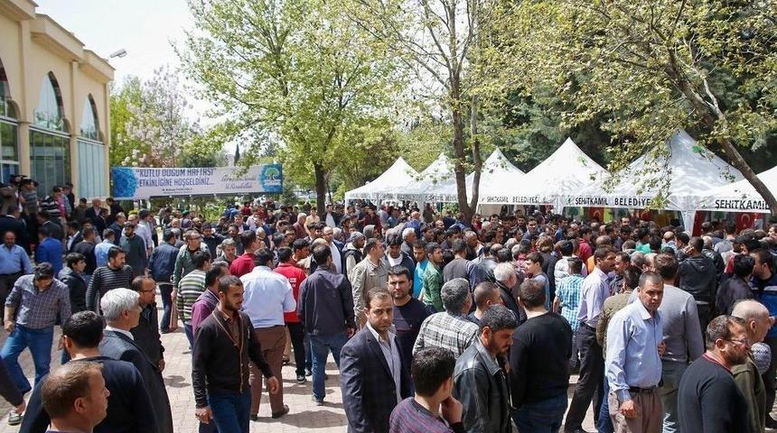 Şehitkamil Belediyesi Binlerce Kişiye Helva İkram Edildi