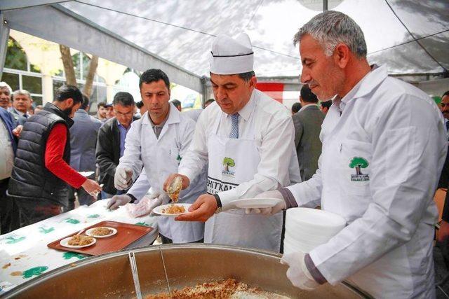 Şehitkamil Belediyesi Binlerce Kişiye Helva İkram Edildi 2