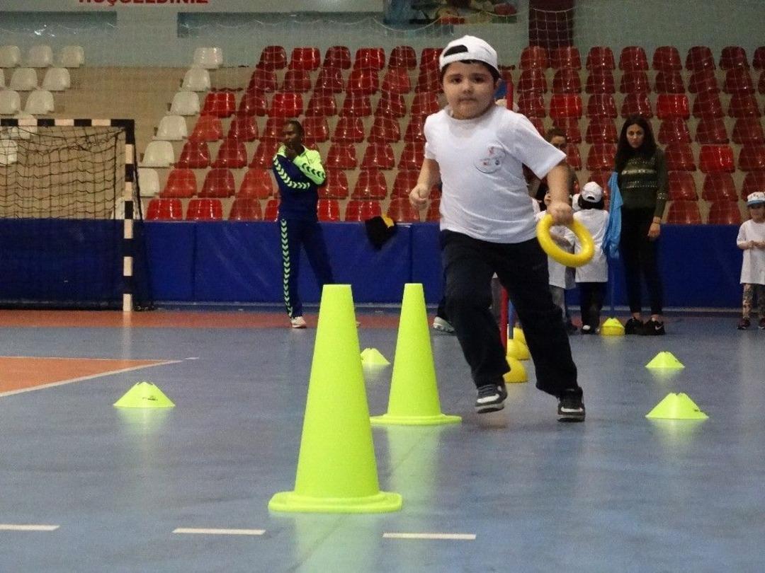 Hem Eğlendiler, Hem &Ouml;ğrendiler