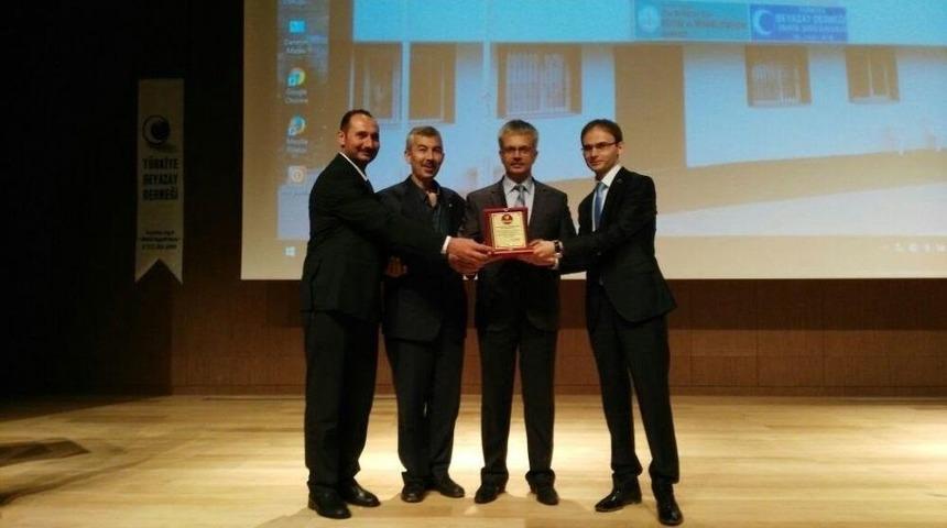 Arapgir&rsquo;de &ldquo;eğitim Her Engeli Aşar&rdquo; Konulu Konferans D&uuml;zenlendi