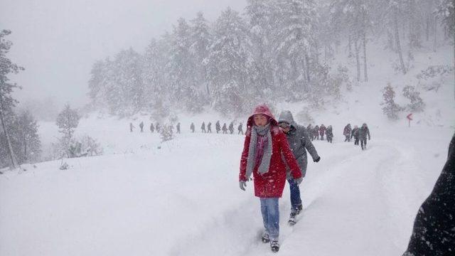 Harabe Okulda Eğitim Görüyorlar