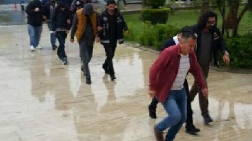 &Uuml;&ccedil; Ilde Eş Zamanlı Ka&ccedil;ak I&ccedil;ki Operasyonu