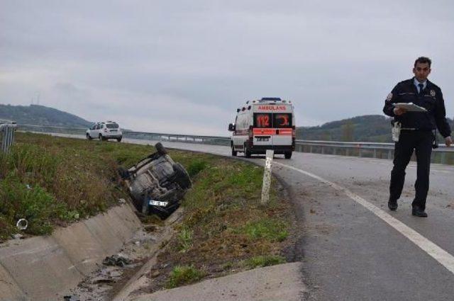 Sinop'ta Otomobil Şarampole Devrildi: 3 Yaralı