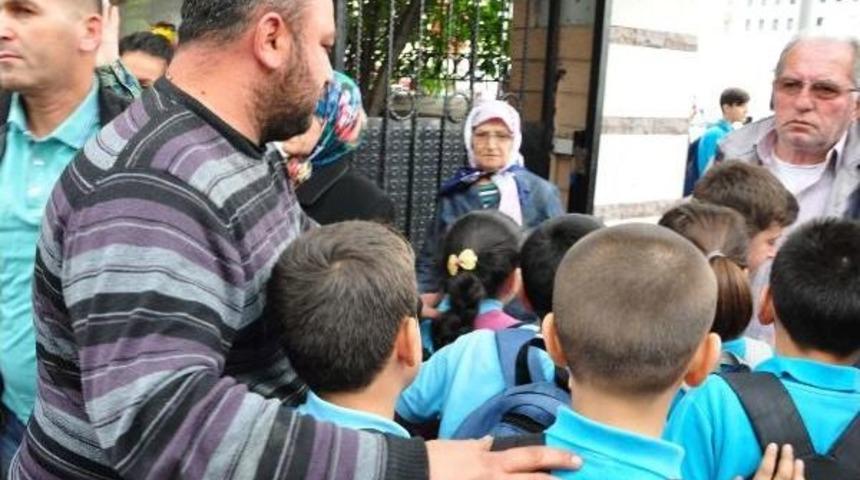 Manisa'da Peşpeşe 4.9'luk Iki Deprem Korkuttu (4)