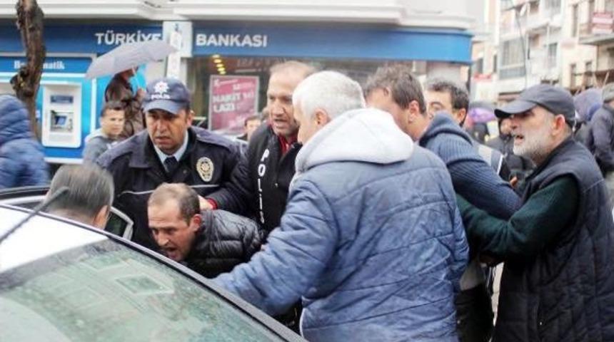 Uşak'ta Ysk Protdestosunda 14 Gözaltı