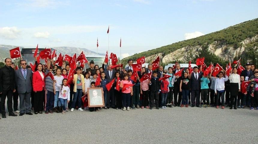 Jandarma&rsquo;dan &Ccedil;ocuklara 5 Yıldızlı 23 Nisan Hediyesi