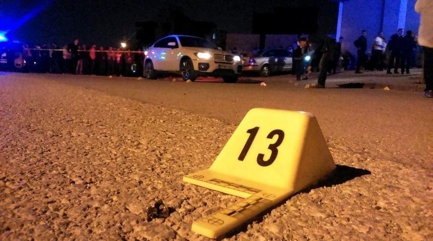 Aracının İ&ccedil;inde Kalaşnikofla &Ouml;ld&uuml;r&uuml;ld&uuml;