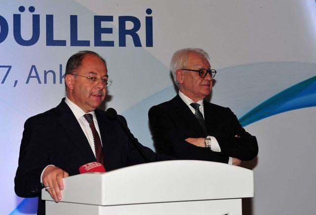 Türkiye Milli Pediatri Derneğinden Bakan Akdağ’a Onur Ödülü