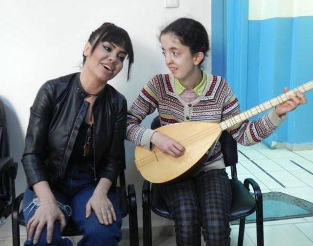 Lara, Engelli &Ouml;ğrenci Ile T&uuml;rk&uuml; S&ouml;yledi 2