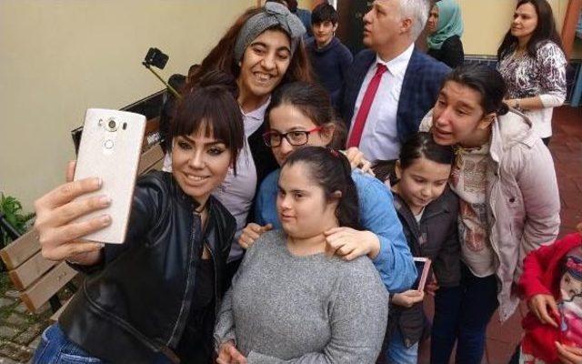 Lara, Engelli &Ouml;ğrenci Ile T&uuml;rk&uuml; S&ouml;yledi 3