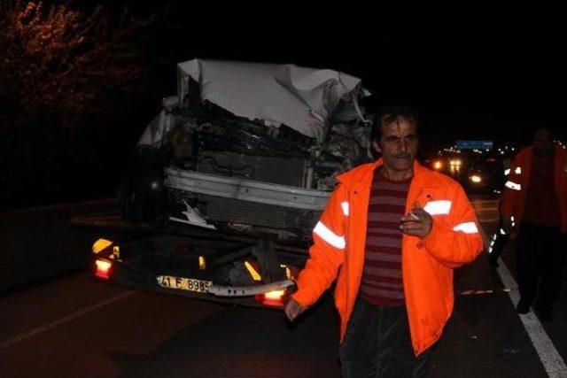 Bariyerlere Çarpan Otomobilin Sürücüsü Öldü