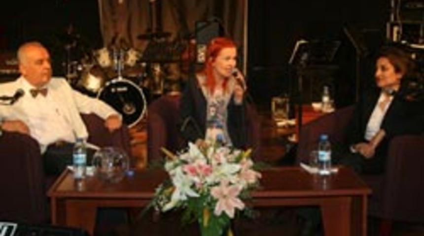 Hale Caneroğlu Gen&ccedil;lere Cinselliği Anlatıyor!