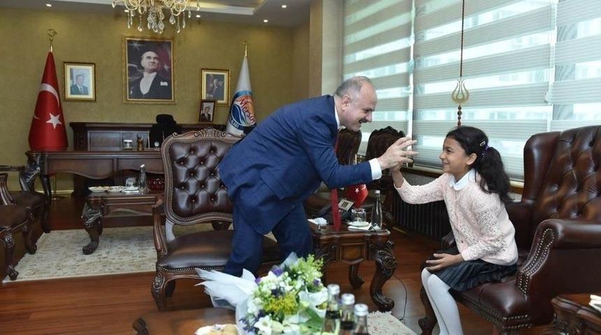 Vali &Ccedil;akacak: &ldquo;b&uuml;y&uuml;k Devletlerin &Ccedil;ocuklarının Hayalleri De B&uuml;y&uuml;k Olur&rdquo;