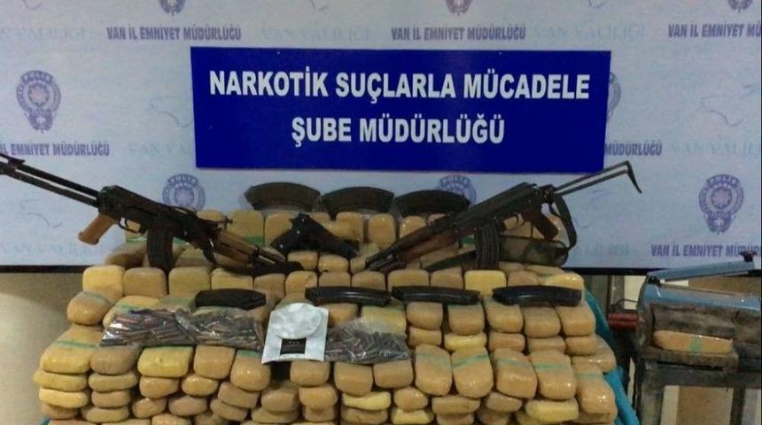 Van&rsquo;da &Ouml;zel Harekat Polisli Uyuşturucu Operasyonu