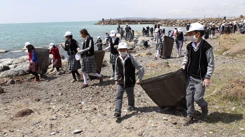 &Ouml;ğrencilerden &Ouml;rnek Davranış