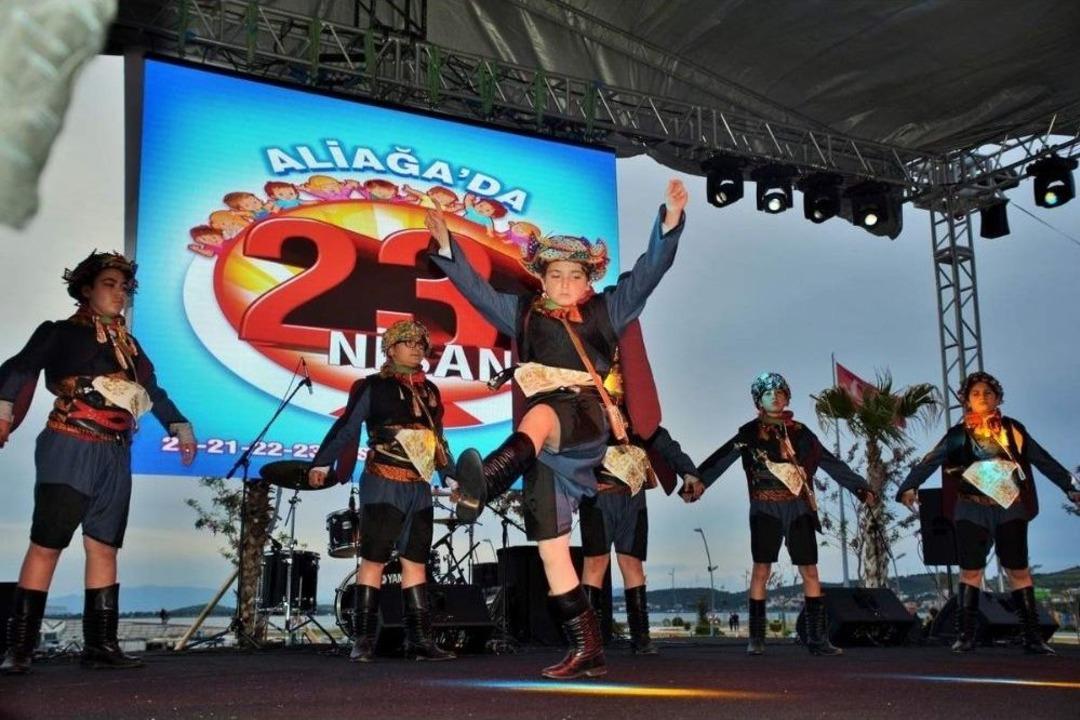 İzmir&rsquo;de 23 Nisan Coşkusu Her Yeri Sardı