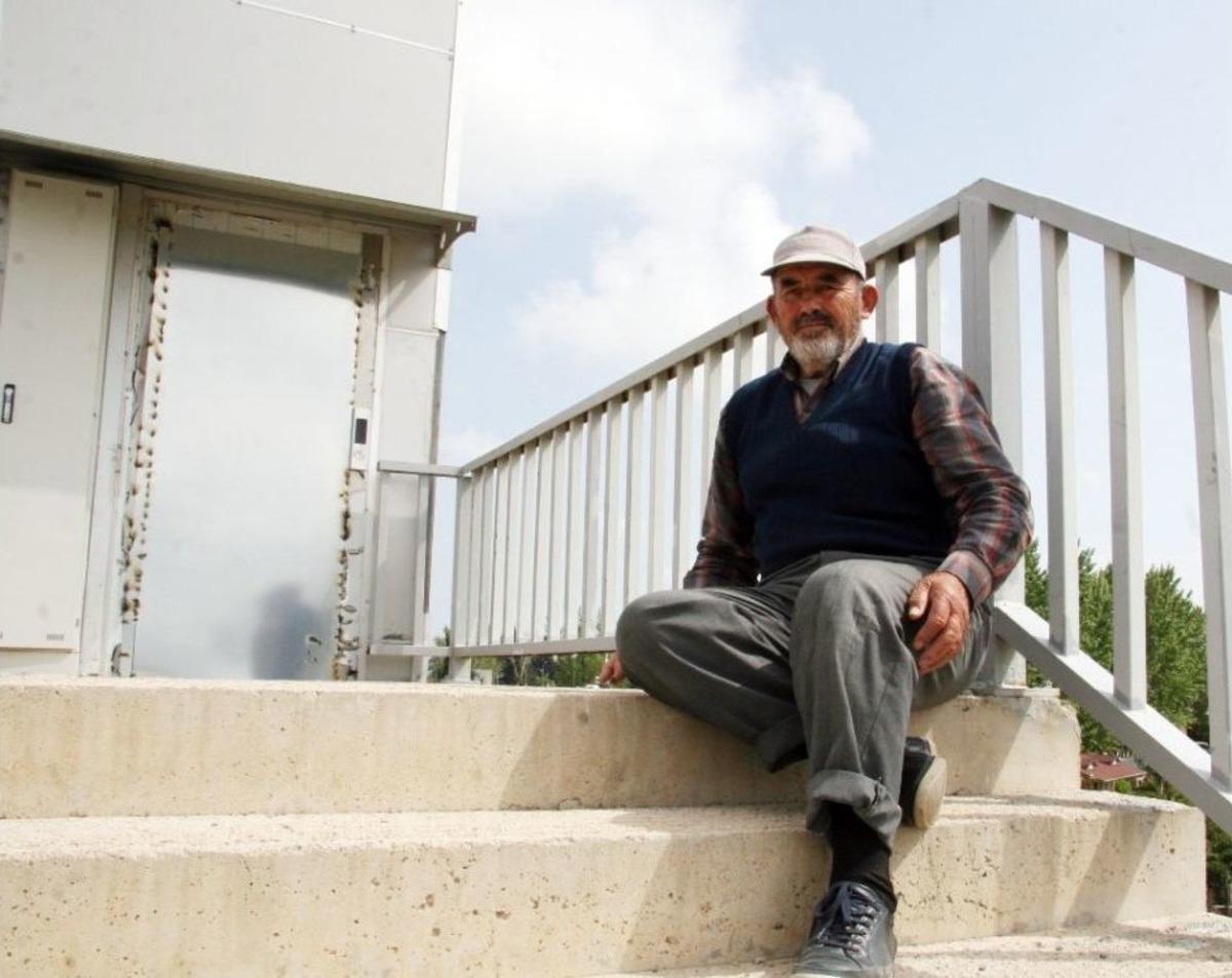 &Uuml;st Ge&ccedil;it Asans&ouml;rlerine Dadanan Hırsızlar Vatandaşı Canından Bezdirdi