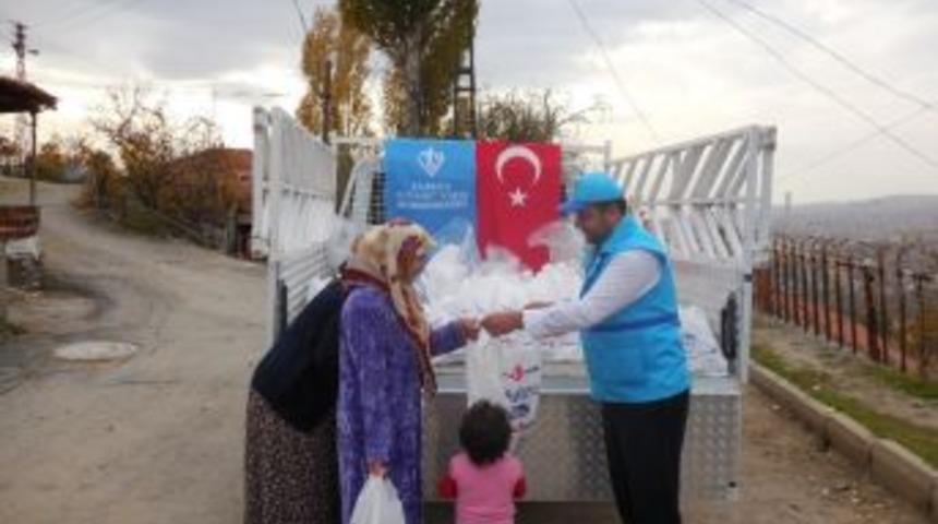 T&uuml;rkiye Diyanet Vakfı, Kesilen Kurbanları 165 Bin Kişiye Ulaştırdı