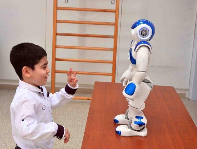 Otizmli Çocuklar Robotik Eğitimle Daha Kolay Öğreniyor