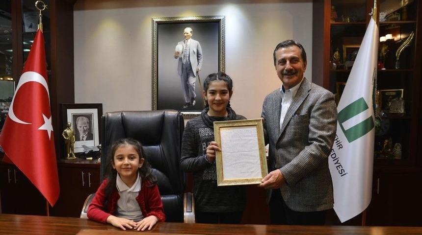 Minik Y&uuml;rekten Başkan&rsquo;a Duygulandıran Mektup