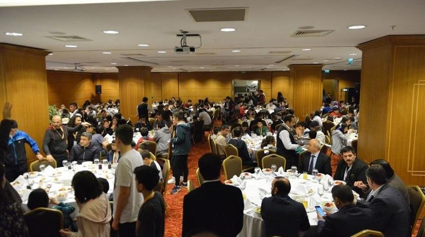 23 Nisan &Ccedil;ocukları Tanışma Yemeğinde Buluştu