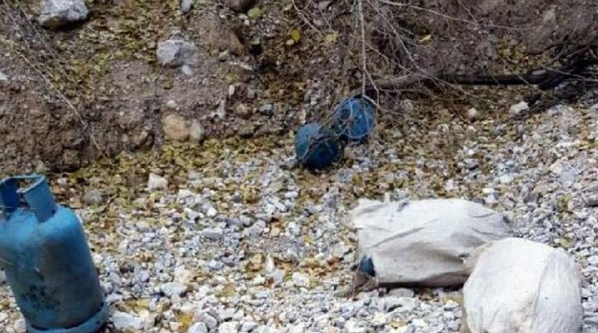 Tunceli'de Pkk'nın Mayın Ve Patlayıcı Sığınağı Bulundu