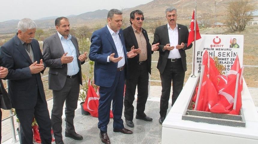 Memur-sen&rsquo;den Şehit Polis Fethi Sekin&rsquo;in Kabrine Ziyaret