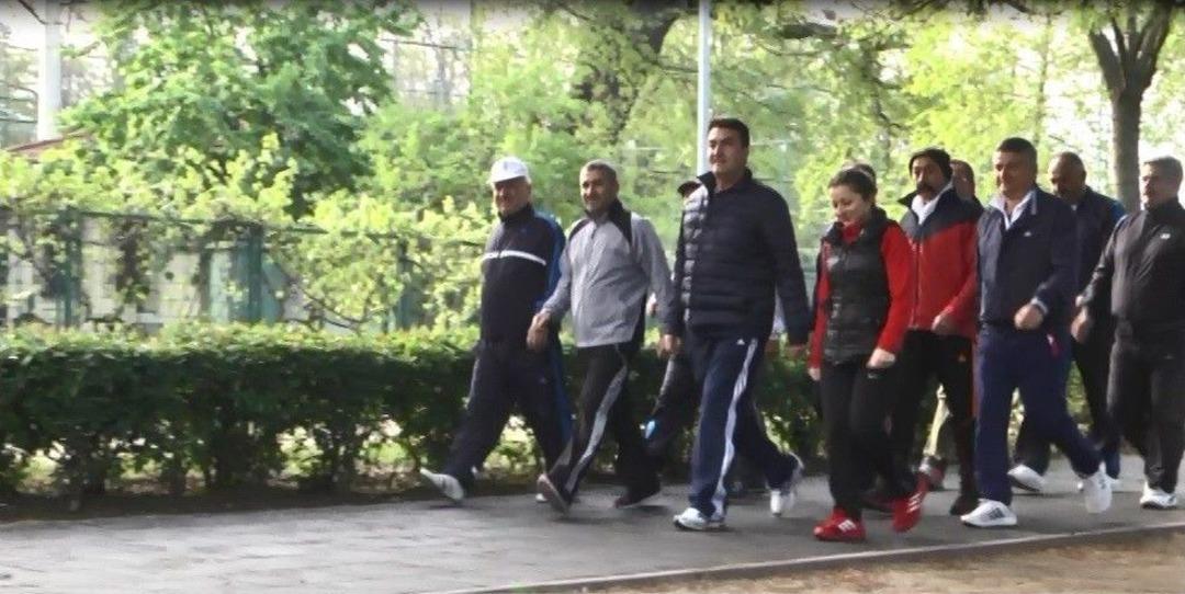 Başkan D&uuml;ndar&rsquo;dan Eğitmenler Eşliğinde Sabah Sporu