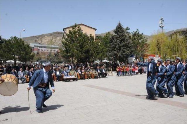 Hakkari'nin Kurtuluşunun 99'uncu Yıldönümü Törenle Kutlandı