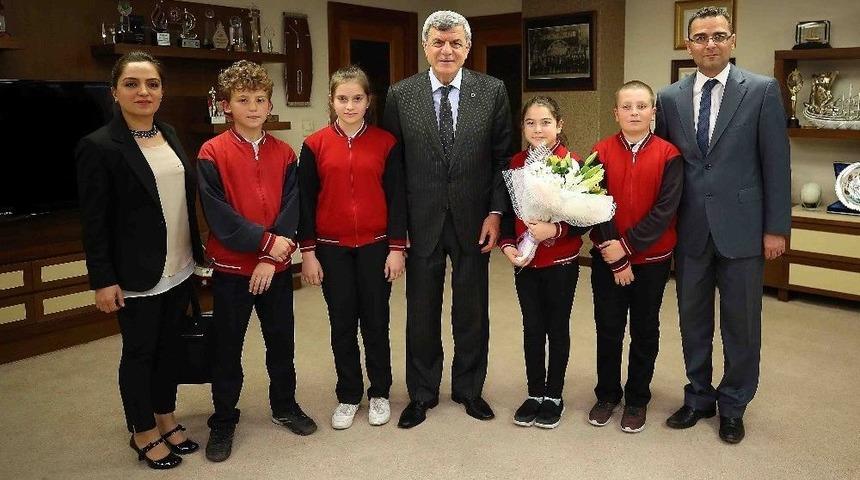 Başkan Karaosmanoğlu: "23 Nisan Bir Zafer Kutlaması, Yeniden Diriliştir&rsquo;&rsquo;