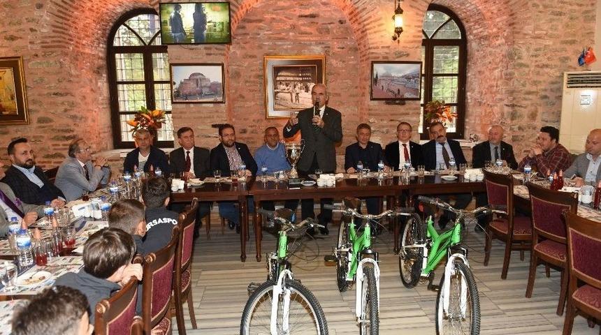 Başkan Altepe&rsquo;den Gen&ccedil; Şampiyonlara Bisiklet