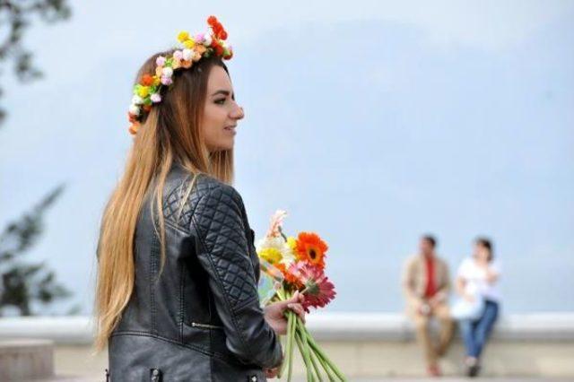 Antalya'da Kadınlar Çiçek Açtı