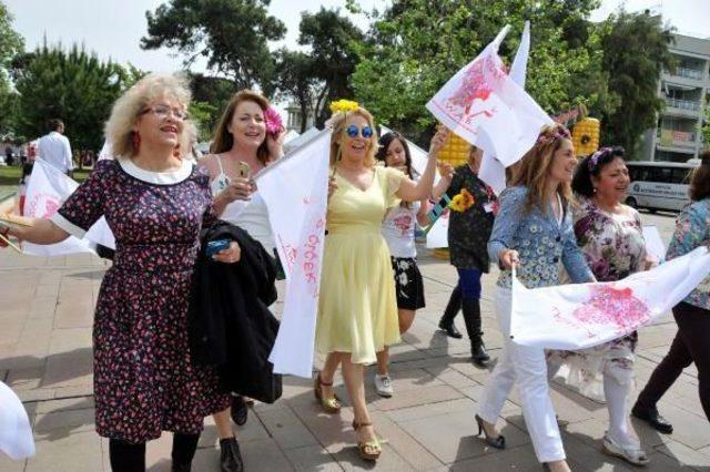 Antalya'da Kadınlar Çiçek Açtı