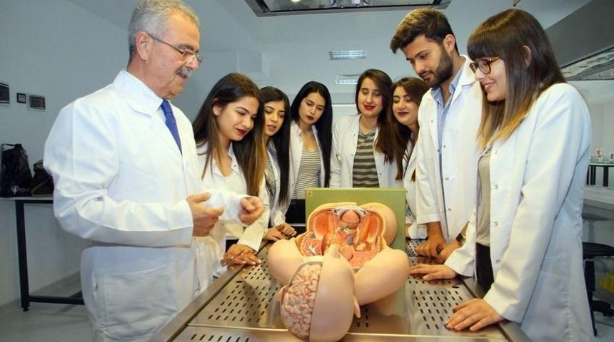 İzmir Ekonomi&rsquo;de Tıp Fak&uuml;ltesi M&uuml;jdesi