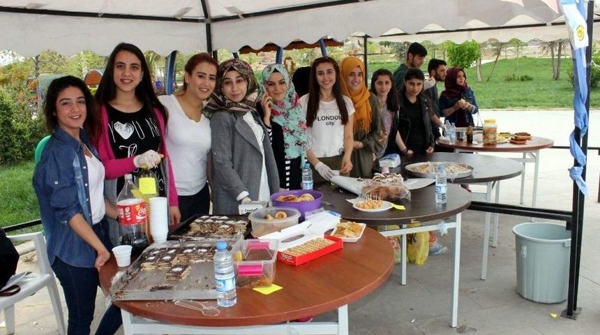 Adıyaman &Uuml;niversitesinde Kermes D&uuml;zenlendi