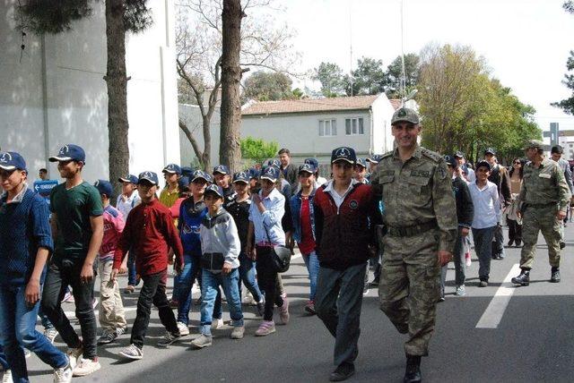 200 Öğrenci İl Jandarma Komutanlığını Ziyaret Etti