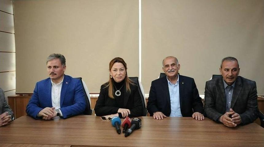 Ak Parti Genel Başkan Yardımcısı &Ouml;znur &Ccedil;alık: