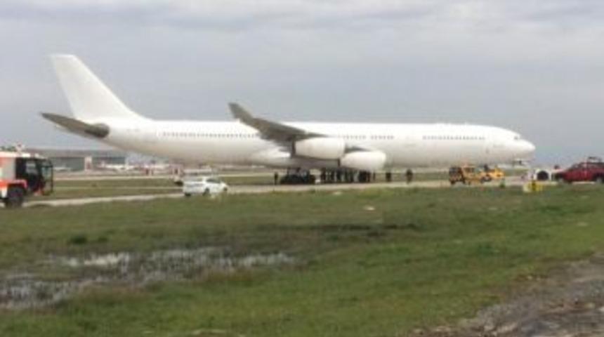 Atat&uuml;rk Havalimanı&rsquo;Na Bakıma Gelen U&ccedil;ak Toprağa &Ccedil;ıktı