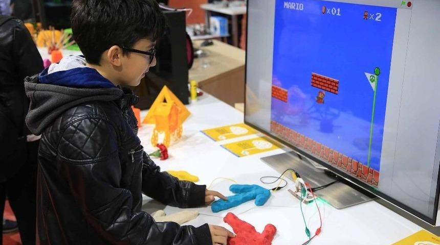 23 Nisan &Ccedil;ocuk Festivali T&uuml;m Coşkusuyla S&uuml;r&uuml;yor