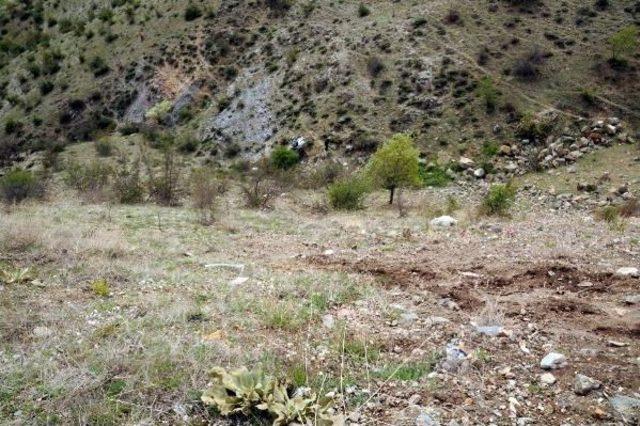 Uçuruma Yuvarlanan Otomobilden Anne Ve Kızı Yaralı Kurtuldu