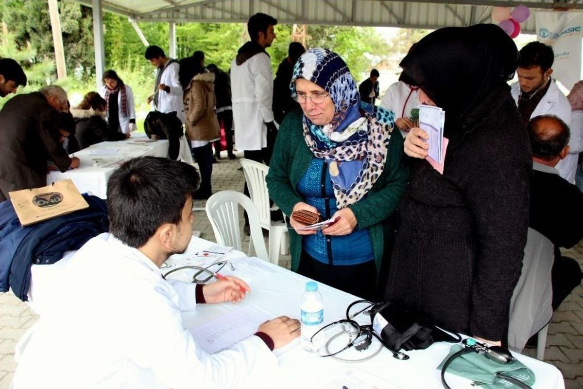 120 Tıp &Ouml;ğrencisi Kırsal Mahallede Sağlık Taraması Yaptı