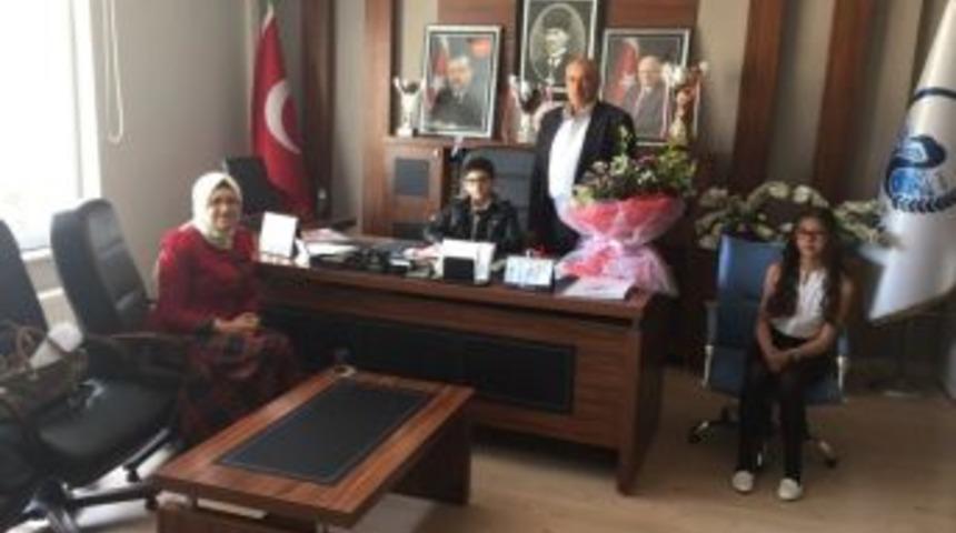 Cihanbeyli Belediyesi Makamı &Ccedil;ocuklara Emanet Etti