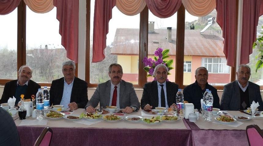 Belediyeden Emekli Olan Personele Veda Yemeği