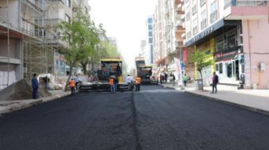 Diyarbakır&rsquo;da Asfalt &Ccedil;alışmaları S&uuml;r&uuml;yor