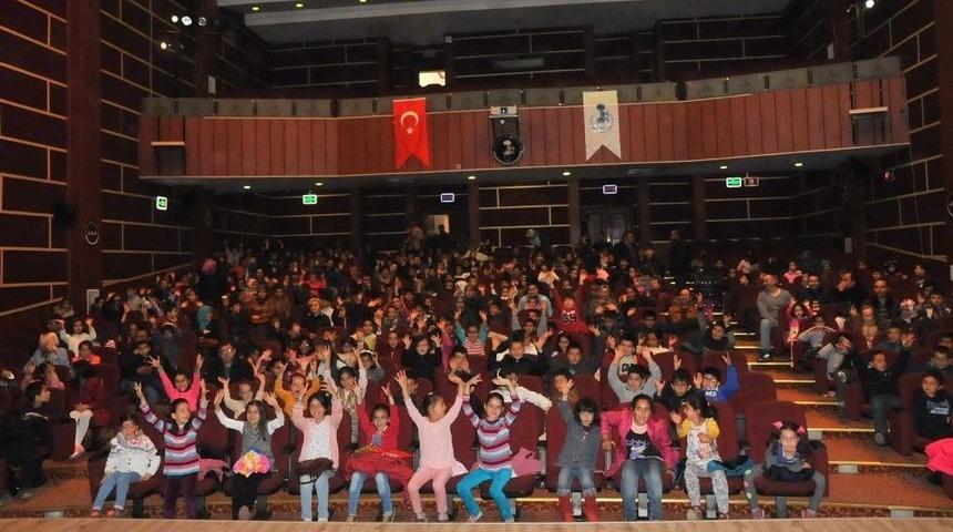 Akşehir Belediyesi&rsquo;nden &Ccedil;ocuklara 23 Nisan S&uuml;rprizi